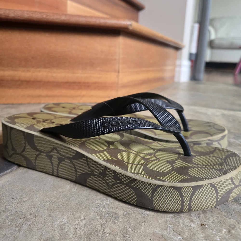 Coach Flip Flops SIZE 7